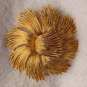 Vintage signed Monet Cordelia goldtone brooch